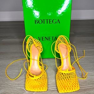 100% authentic gently worn comes with box and dust bag 39.5